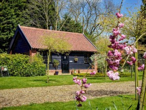 1 Bedroom Stour Barn Cottage with Private Hot Tub near Stonham Aspal, Suffolk, England